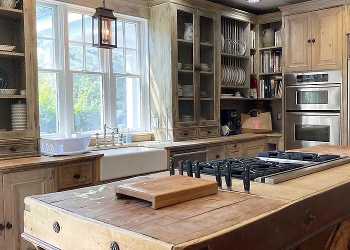 Monomoy Mansion In Nantucket